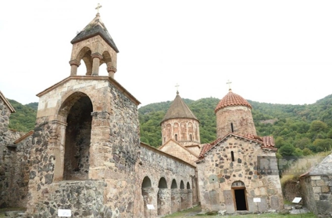 Diplomatik korpusun nümayəndələri Xudavəng monastır kompleksində — FOTOLAR Diplomatik korpusun nümayəndələri Xudavəng monastır kompleksində — FOTOLAR