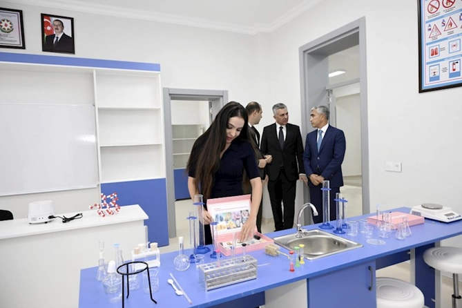 Leyla Əliyeva Biləsuvarda yeni inşa edilən məktəbdə olub — FOTOLAR