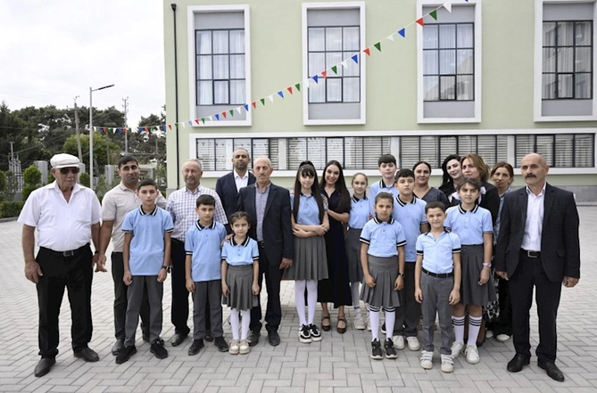 Leyla Əliyeva Biləsuvarda yeni inşa edilən məktəbdə olub — FOTOLAR