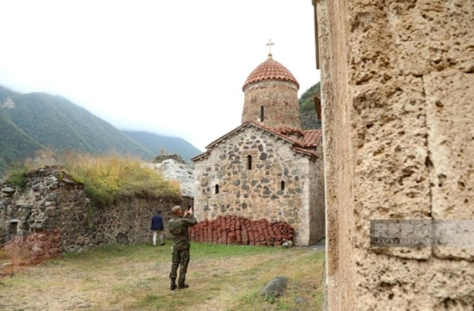 Diplomatik korpusun nümayəndələri Xudavəng monastır kompleksində — FOTOLAR Diplomatik korpusun nümayəndələri Xudavəng monastır kompleksində — FOTOLAR