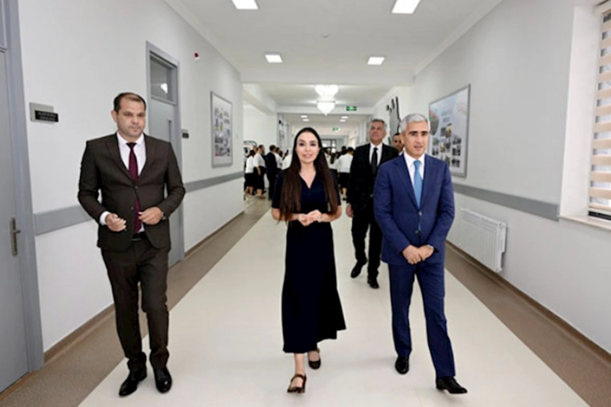 Leyla Əliyeva Biləsuvarda yeni inşa edilən məktəbdə olub — FOTOLAR