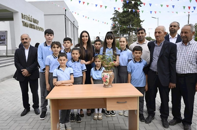 Leyla Əliyeva Biləsuvarda yeni inşa edilən məktəbdə olub — FOTOLAR