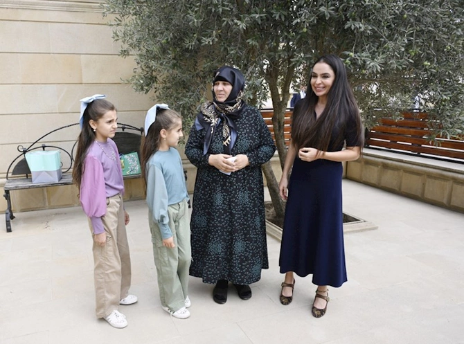 Leyla Əliyeva Mübariz İbrahimovun evində — FOTOLAR Leyla Əliyeva Mübariz İbrahimovun evində — FOTOLAR