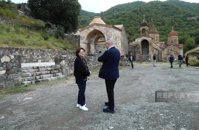 Diplomatik korpusun nümayəndələri Xudavəng monastır kompleksində — FOTOLAR Diplomatik korpusun nümayəndələri Xudavəng monastır kompleksində — FOTOLAR