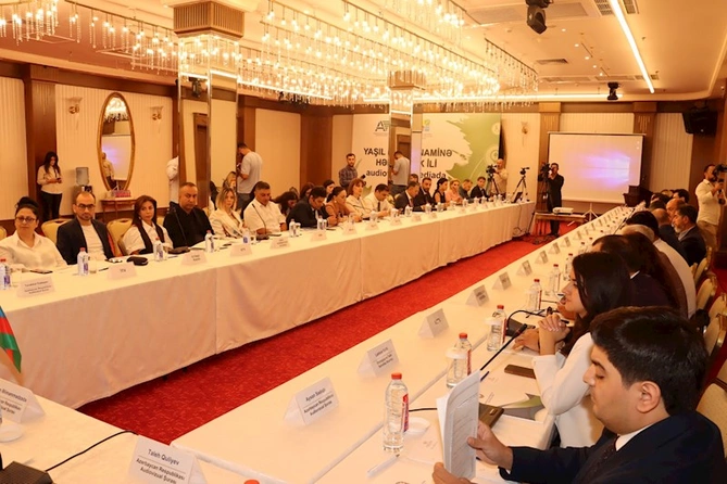 Yaşıl dünya naminə həmrəylik ili audiovizual mediada mövzusunda seminar keçirilmişdir — FOTOLAR