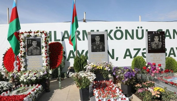 Antiterror əməliyyatlarında şəhid olan hərbçilərin məzarları ziyarət olunur — FOTOLAR