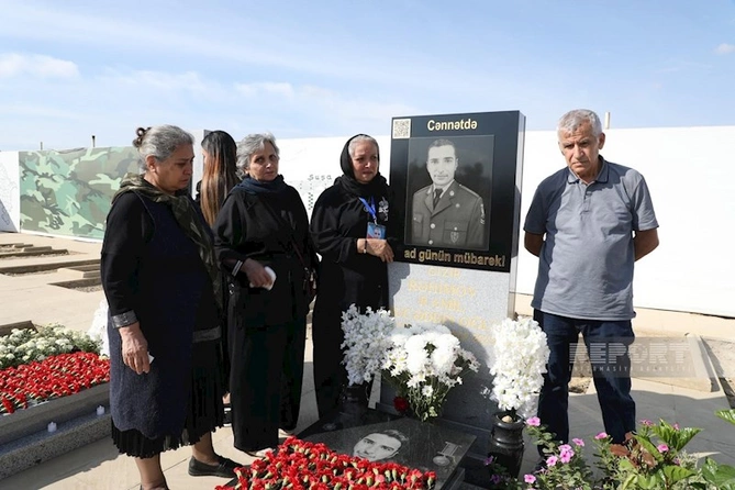 Antiterror əməliyyatlarında şəhid olan hərbçilərin məzarları ziyarət olunur — FOTOLAR