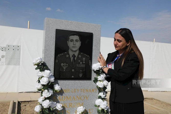 Antiterror əməliyyatlarında şəhid olan hərbçilərin məzarları ziyarət olunur — FOTOLAR