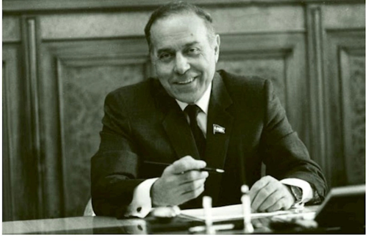 Heydər Əliyev Naxçıvanda Azərbaycanın müstəqilliyinin təməlini qoydu
