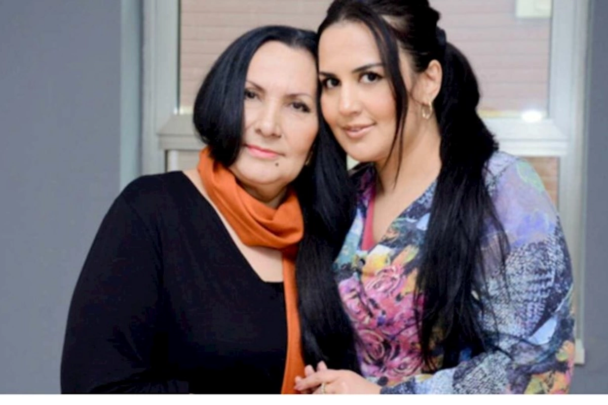 Azərbaycanda 50 yaşlı müğənni ana oldu — FOTOLAR
