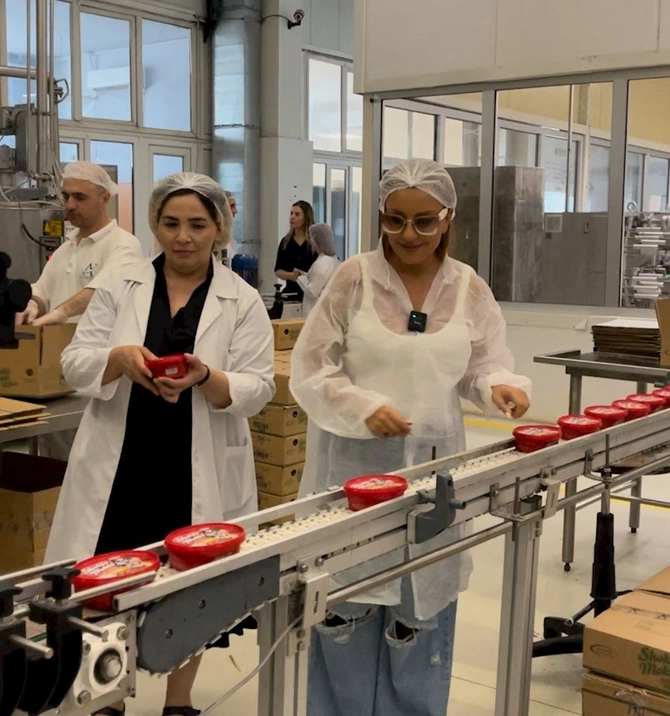 Tünzalə Ağayeva “Shokki Mokki” şokoladının istehsal olunduğu fabrikdə olub — FOTOLAR Tünzalə Ağayeva “Shokki Mokki” şokoladının istehsal olunduğu fabrikdə olub — FOTOLAR