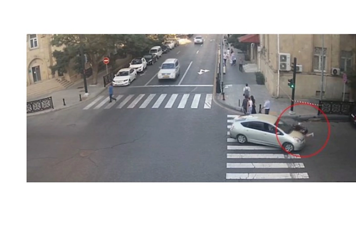 Bakıda “Prius” piyada keçidində qızın üstündən keçdi — ANBAAN VİDEO