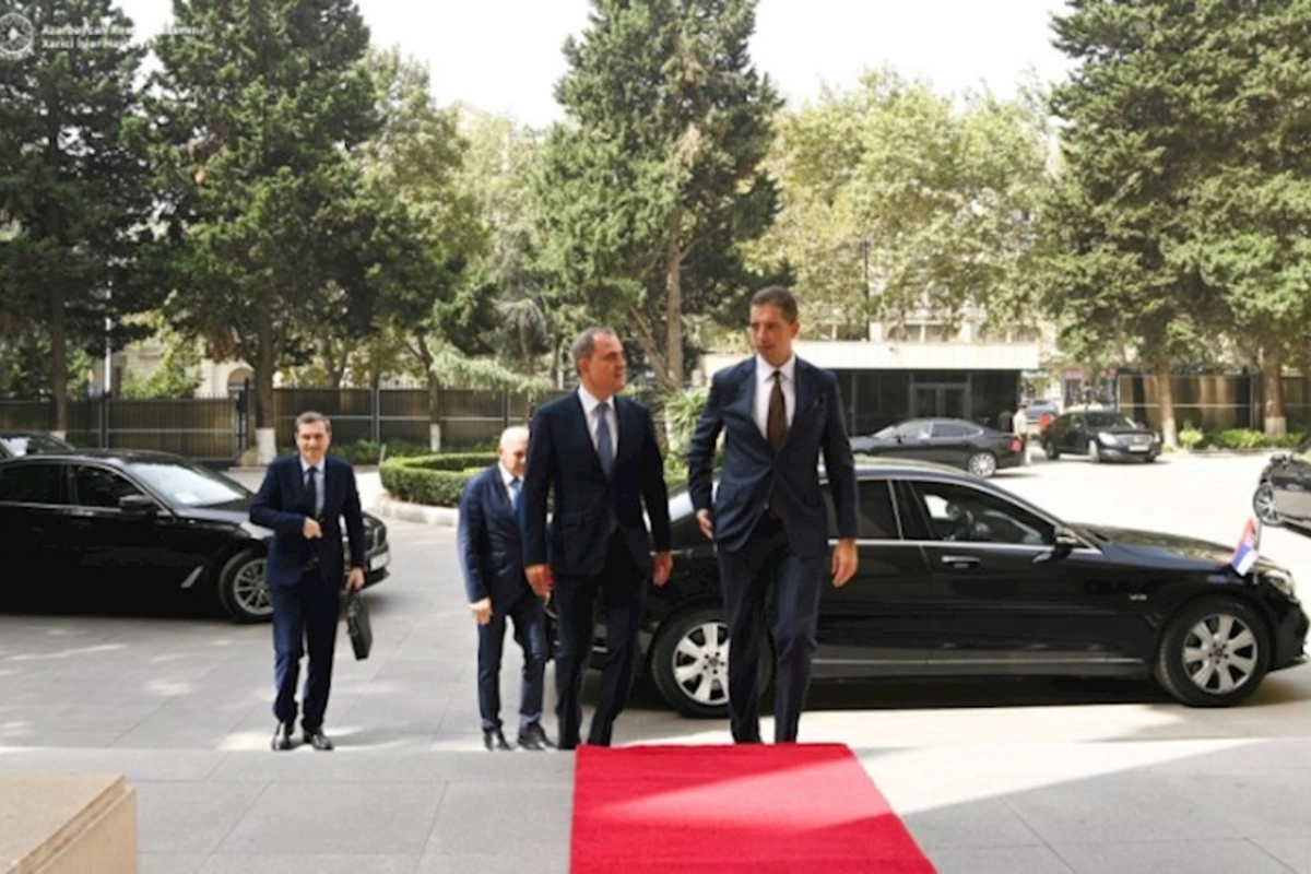 Azərbaycan və Serbiya XİN rəhbərlərinin görüşü başlayıb