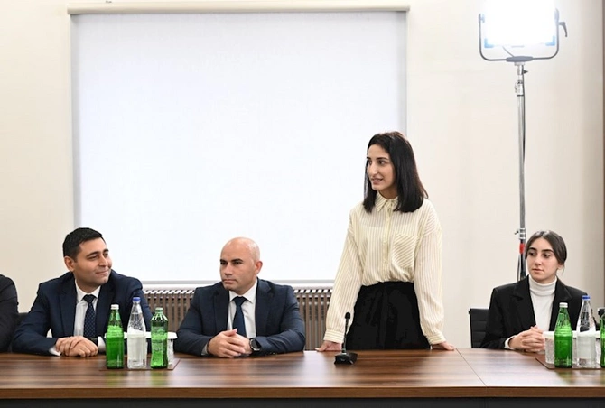 Prezidentin tələbələrlə görüşündən FOTOLAR