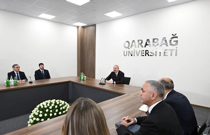 Prezidentin tələbələrlə görüşündən FOTOLAR