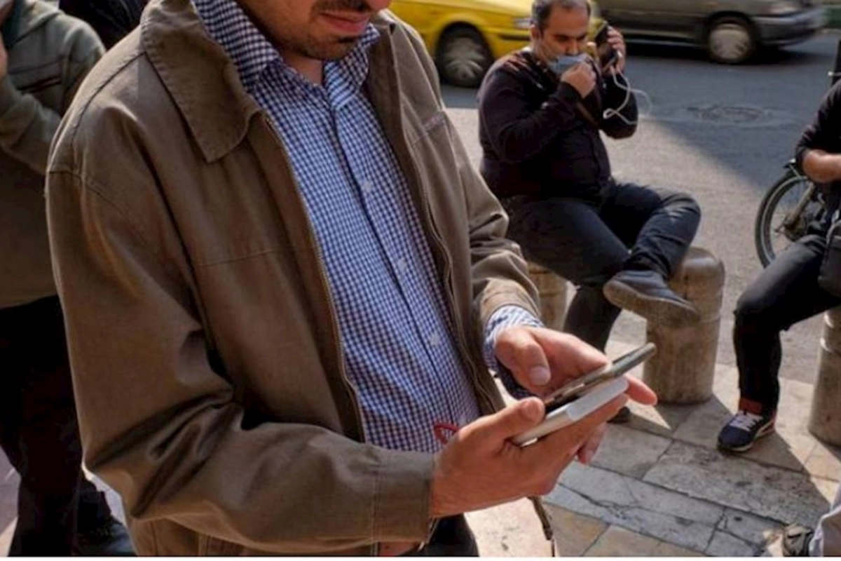 İranda məmurlara telefonlarını özlərindən uzaqda saxlamaq məsləhət görülüb