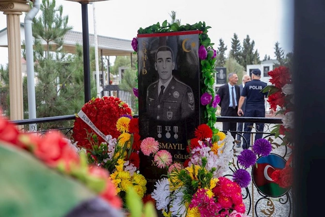 Antiterror əməliyyatı zamanı şəhid olan hərbçilərin Salyanda il mərasimləri keçirildi — FOTOLAR Antiterror əməliyyatı zamanı şəhid olan hərbçilərin Salyanda il mərasimləri keçirildi — FOTOLAR