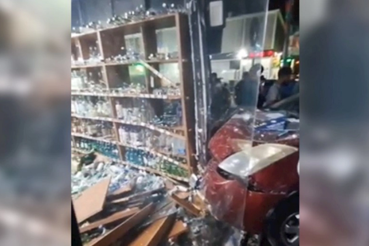 Bakıda “Prius” mağazaya girdi — VİDEO