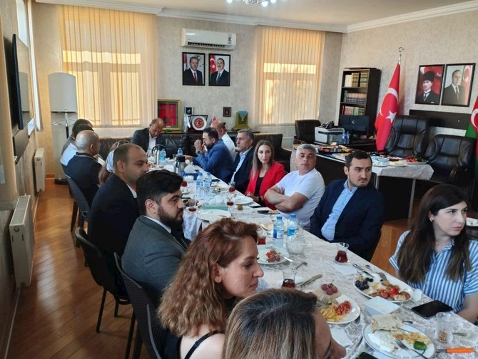 Türkiyə səfirliyinin Dini işlər üzrə müşavirliyində jurnalistlərlə görüş keçirildi — FOTOLAR Türkiyə səfirliyinin Dini işlər üzrə müşavirliyində jurnalistlərlə görüş keçirildi — FOTOLAR