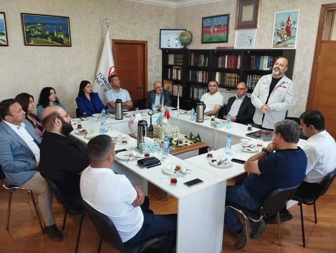 Türkiyə səfirliyinin Dini işlər üzrə müşavirliyində jurnalistlərlə görüş keçirildi — FOTOLAR Türkiyə səfirliyinin Dini işlər üzrə müşavirliyində jurnalistlərlə görüş keçirildi — FOTOLAR