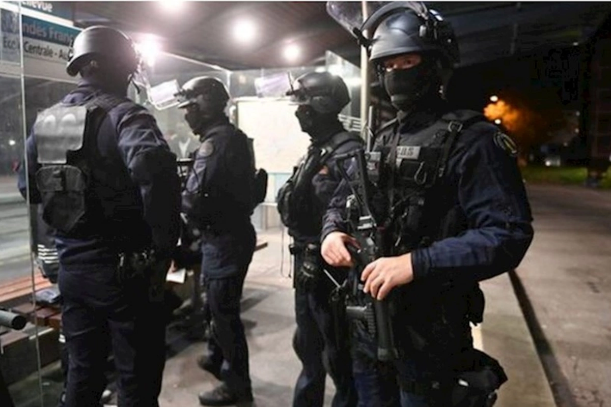 Fransa polisi Martinikdəki etirazları yatırmaq üçün xüsusi qüvvə göndərəcək