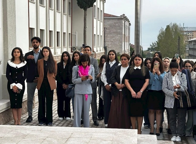 Qarabağ Universitetində ilk dərs günündən FOTOLAR Qarabağ Universitetində ilk dərs günündən FOTOLAR