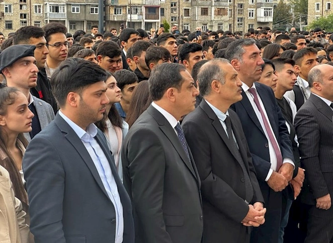 Qarabağ Universitetində ilk dərs günündən FOTOLAR Qarabağ Universitetində ilk dərs günündən FOTOLAR