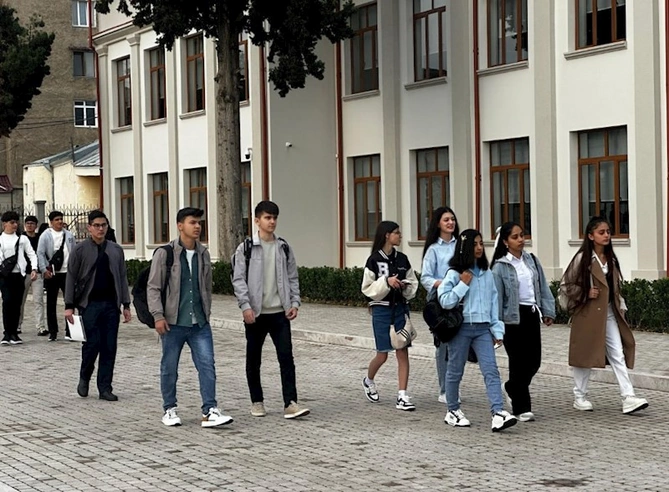 Qarabağ Universitetində ilk dərs günündən FOTOLAR Qarabağ Universitetində ilk dərs günündən FOTOLAR
