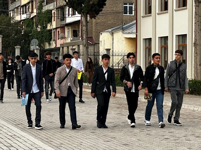 Qarabağ Universitetində ilk dərs günündən FOTOLAR Qarabağ Universitetində ilk dərs günündən FOTOLAR