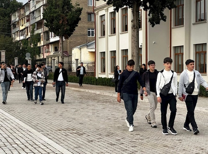 Qarabağ Universitetində ilk dərs günündən FOTOLAR Qarabağ Universitetində ilk dərs günündən FOTOLAR