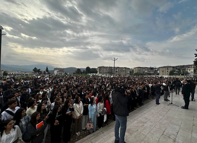 Qarabağ Universitetində ilk dərs günündən FOTOLAR Qarabağ Universitetində ilk dərs günündən FOTOLAR