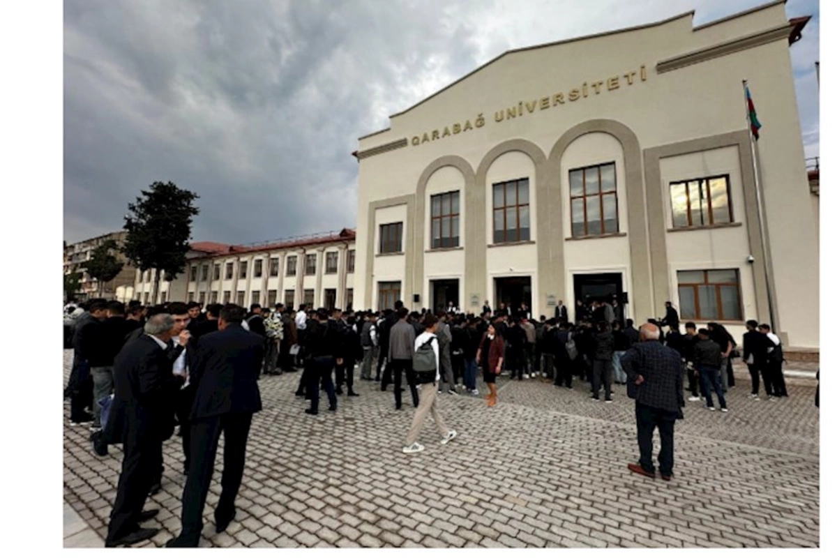 Qarabağ Universitetində ilk dərs günündən FOTOLAR