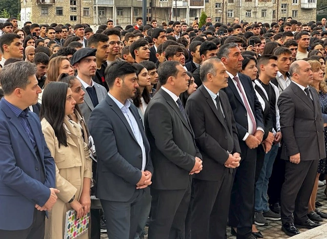 Qarabağ Universitetində ilk dərs günündən FOTOLAR Qarabağ Universitetində ilk dərs günündən FOTOLAR