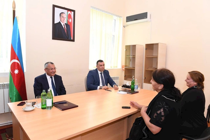 Dövlət Komitəsinin sədri Goranboyda vətəndaşları qəbul edib — FOTOLAR Dövlət Komitəsinin sədri Goranboyda vətəndaşları qəbul edib — FOTOLAR