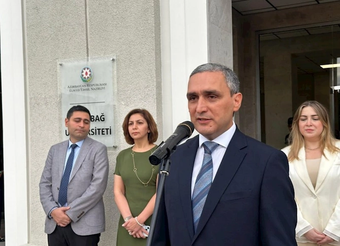 Qarabağ Universitetində ilk dərs günündən FOTOLAR Qarabağ Universitetində ilk dərs günündən FOTOLAR