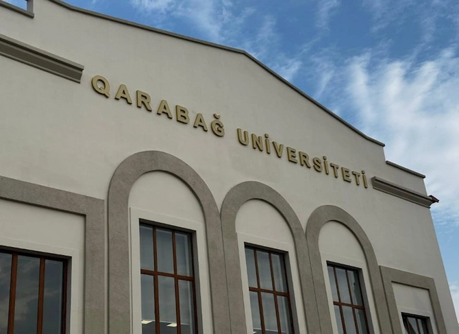 Qarabağ Universitetində ilk dərs günündən FOTOLAR Qarabağ Universitetində ilk dərs günündən FOTOLAR