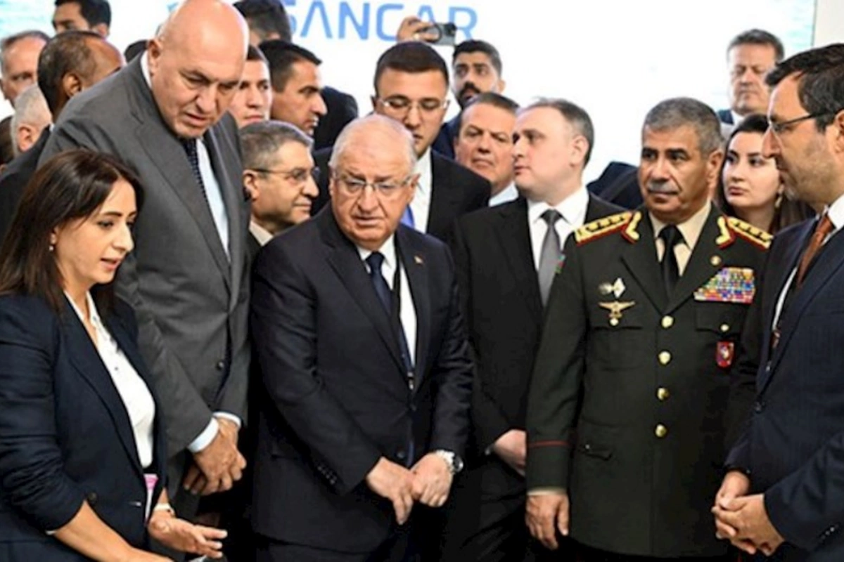 Müdafiə Nazirliyinin rəhbərliyi “ADEX” Beynəlxalq Müdafiə Sərgisinin açılış mərasimində iştirak etdi — FOTO