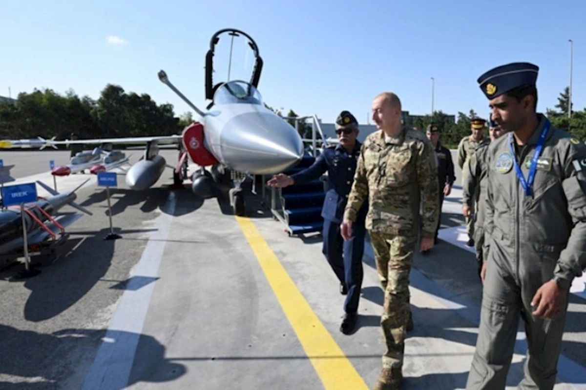 İlham Əliyevə çoxməqsədli JF-17C təyyarələri təqdim olundu — YENİLƏNİB