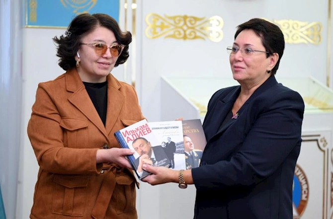 Qazax dilinə tərcümə edilmiş “Zərifə və Heydər Əliyevlər. Əbədiyaşar məhəbbət” kitabı təqdim olundu — FOTOLAR