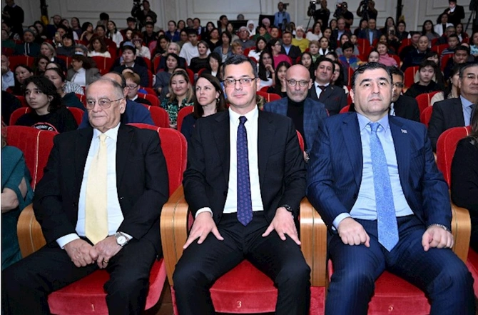 Qazaxıstanda Azərbaycan Mədəniyyəti Günlərinin ilk konserti keçirilib — FOTOLAR Qazaxıstanda Azərbaycan Mədəniyyəti Günlərinin ilk konserti keçirilib — FOTOLAR