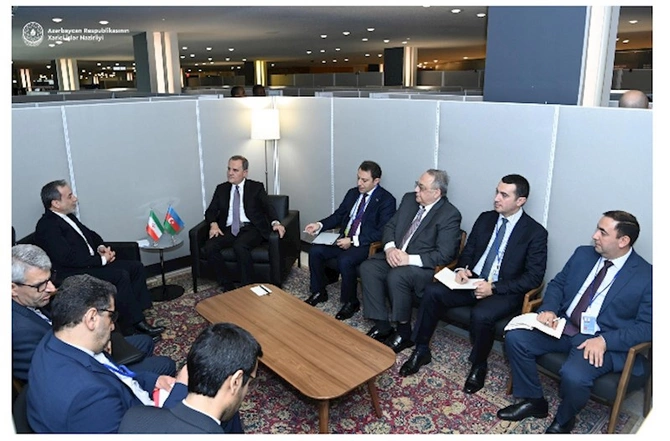 Azərbaycan və İran XİN rəhbərləri sülh sazişini müzakirə etdilər — FOTOLAR Azərbaycan və İran XİN rəhbərləri sülh sazişini müzakirə etdilər — FOTOLAR