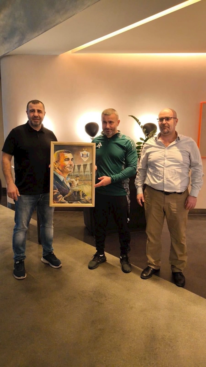 Londonda Qurban Qurbanova hədiyyə verildi — FOTOLAR