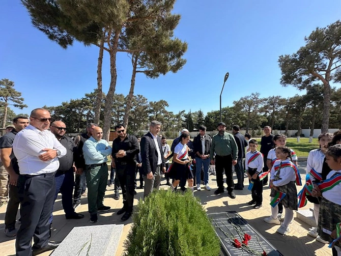Xüsusi təyinatlıların qaziləri, şəhid ailələri və veteranları İB-nın üzvləri şəhidləri yad etdi — FOTOLAR