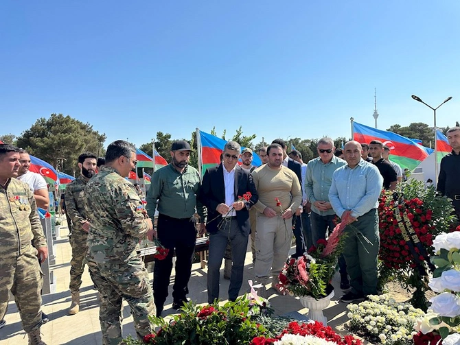 Xüsusi təyinatlıların qaziləri, şəhid ailələri və veteranları İB-nın üzvləri şəhidləri yad etdi — FOTOLAR