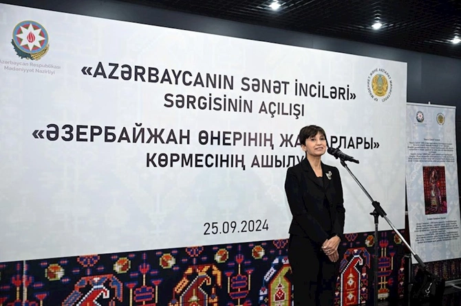 Astanada “Azərbaycanın sənət inciləri” adlı sərgi təşkil olunub — FOTOLAR