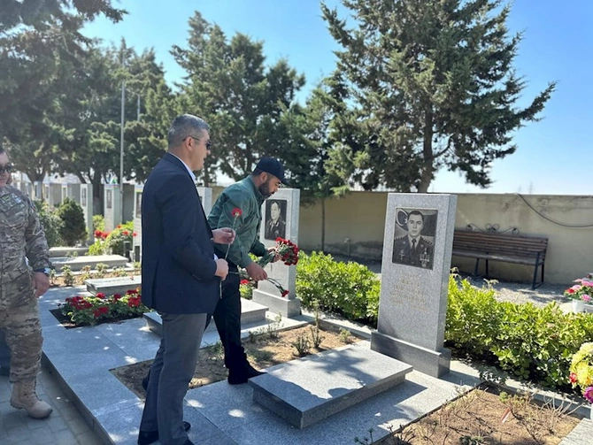 Xüsusi təyinatlıların qaziləri, şəhid ailələri və veteranları İB-nın üzvləri şəhidləri yad etdi — FOTOLAR