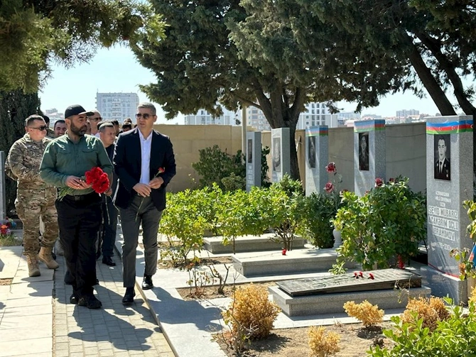 Xüsusi təyinatlıların qaziləri, şəhid ailələri və veteranları İB-nın üzvləri şəhidləri yad etdi — FOTOLAR
