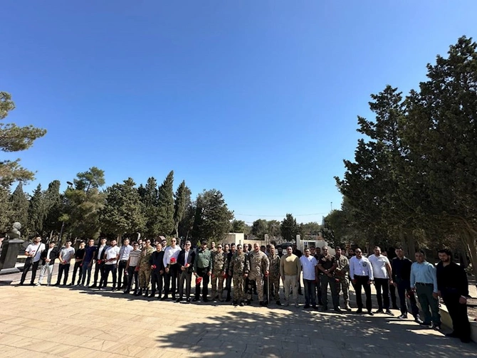 Xüsusi təyinatlıların qaziləri, şəhid ailələri və veteranları İB-nın üzvləri şəhidləri yad etdi — FOTOLAR