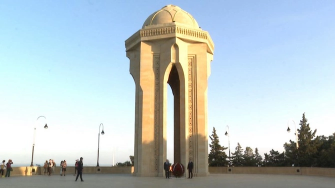 Bakıda İqlim Dəyişmələri və Ədalətli Keçid: Həmkarlar İttifaqlarının Rolu və Fəaliyyətləri mövzusunda beynəlxalq konfrans keçirilir (FOTOLAR)