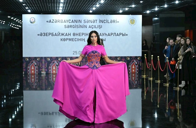 Astanada “Azərbaycanın sənət inciləri” adlı sərgi təşkil olunub — FOTOLAR